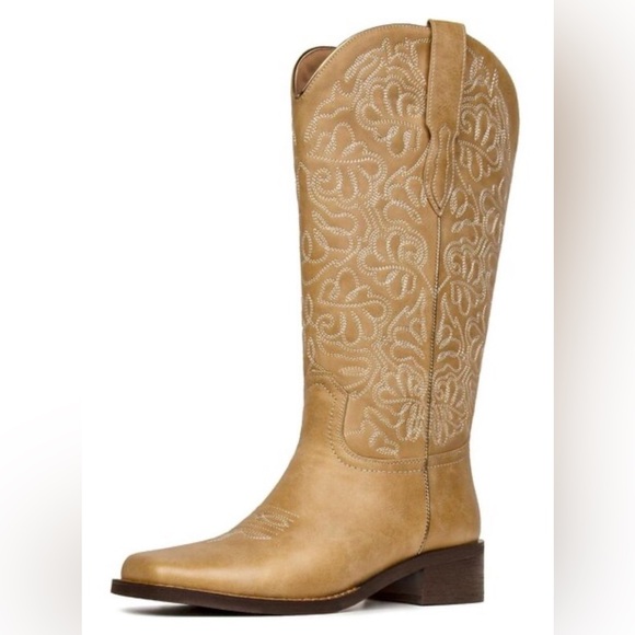 Shoes - Cowboy/ cowgirl/ western boots w/ embroidery. Square toe. Tan / beige. New! 7.5